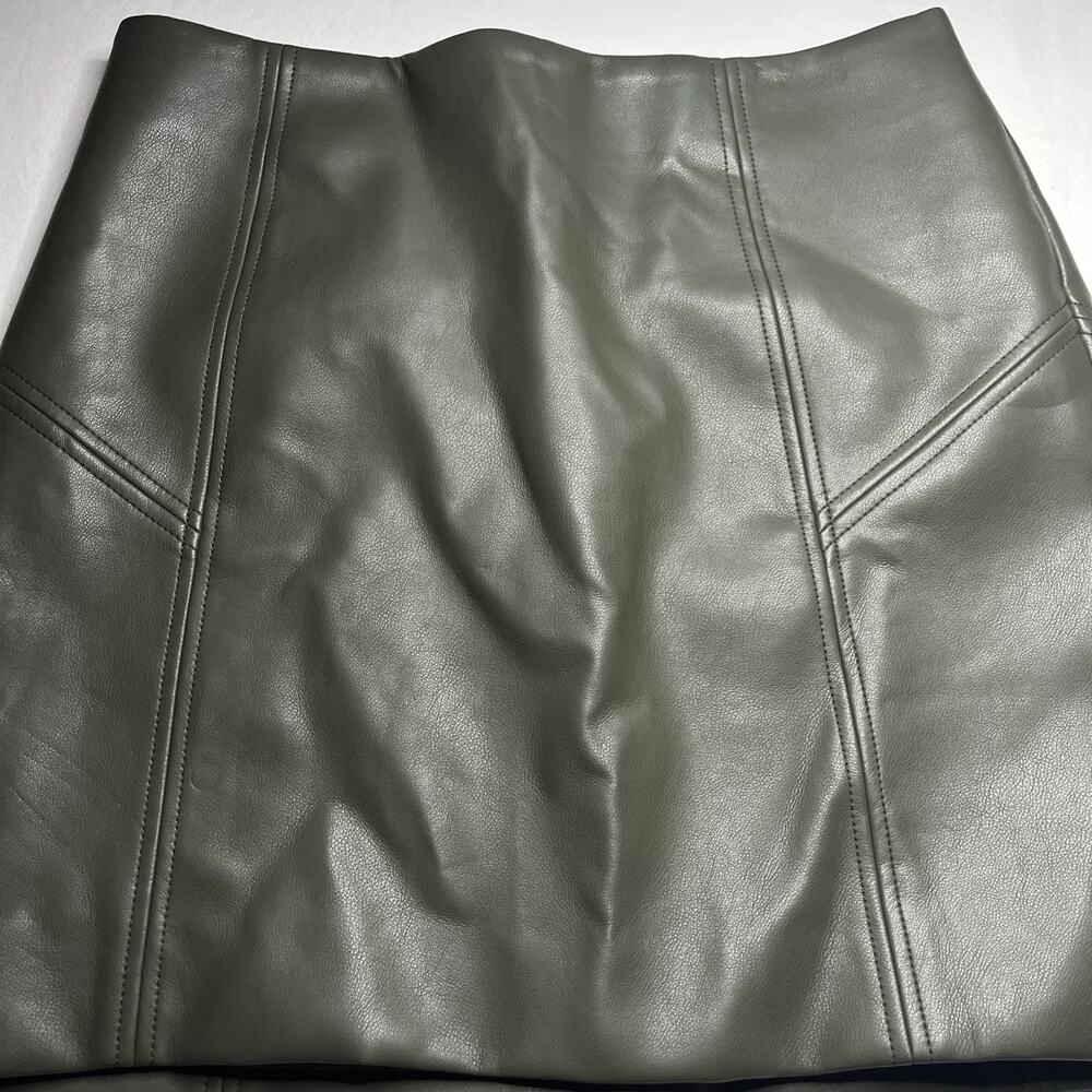 Bagatelle Collection Mini Skirt Womens Medium Green Faux Leather Lined PU Vegan